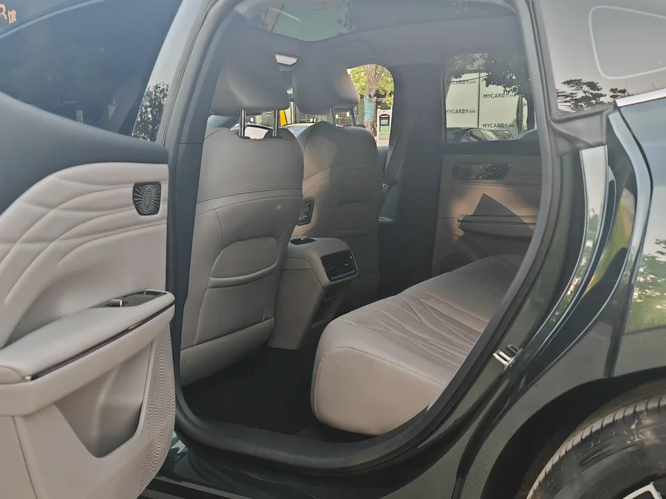 Geely Galaxy Star 8 PHEV 130km EM-i Premium Edition 2025 — миниатюра 4