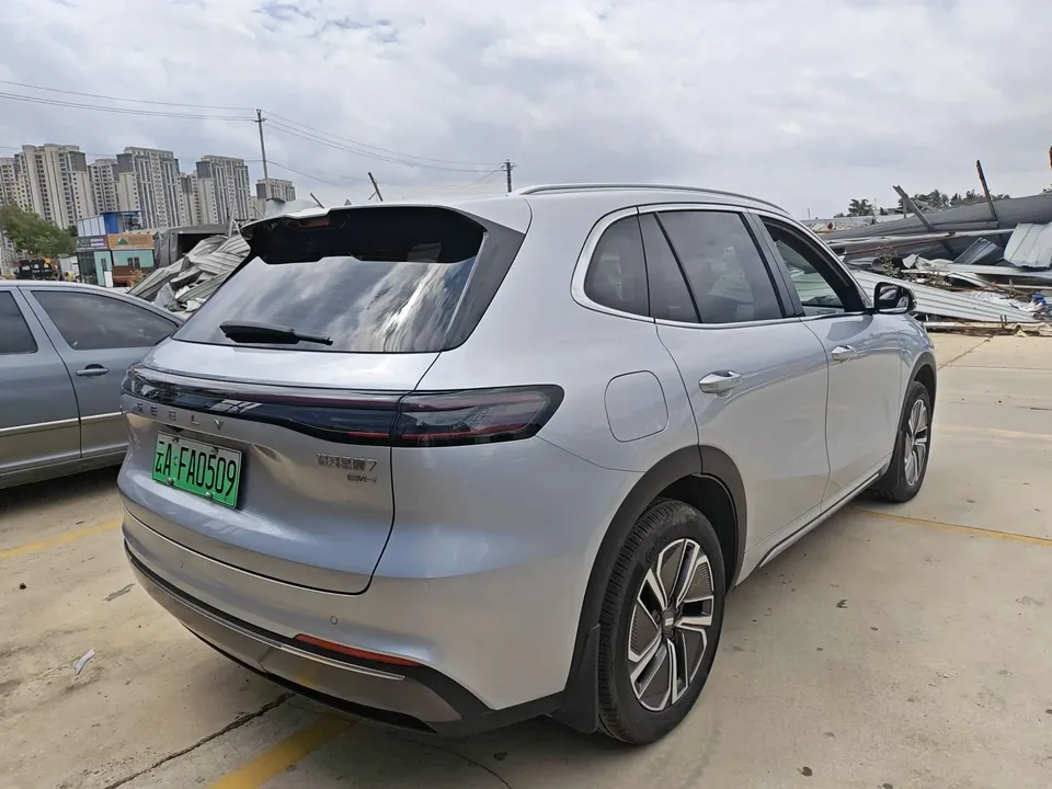 Geely Galaxy Starship 7 EM-i Galaxy Starship 7 EM-i 2025 120KM Pilot Edition 2025 — миниатюра 2