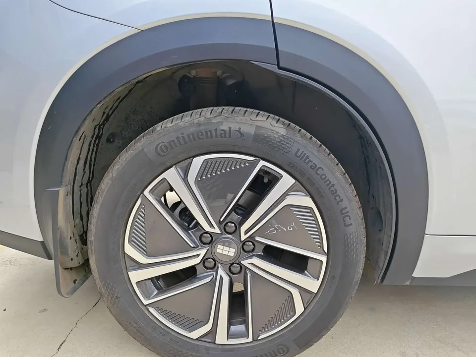 Geely Galaxy Starship 7 EM-i Galaxy Starship 7 EM-i 2025 120KM Pilot Edition 2025 — миниатюра 4