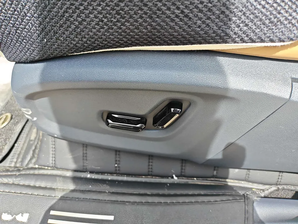 Geely Galaxy Starship 7 EM-i Galaxy Starship 7 EM-i 2025 120KM Pilot Edition 2025 — миниатюра 5