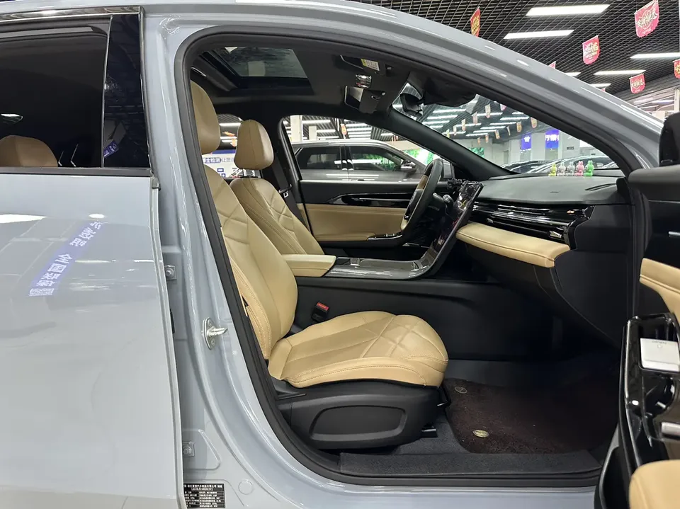 Geely Galaxy L6 Galaxy L6 2023 1.5T DHT 60km PLUS 2024 — thumbnail 4