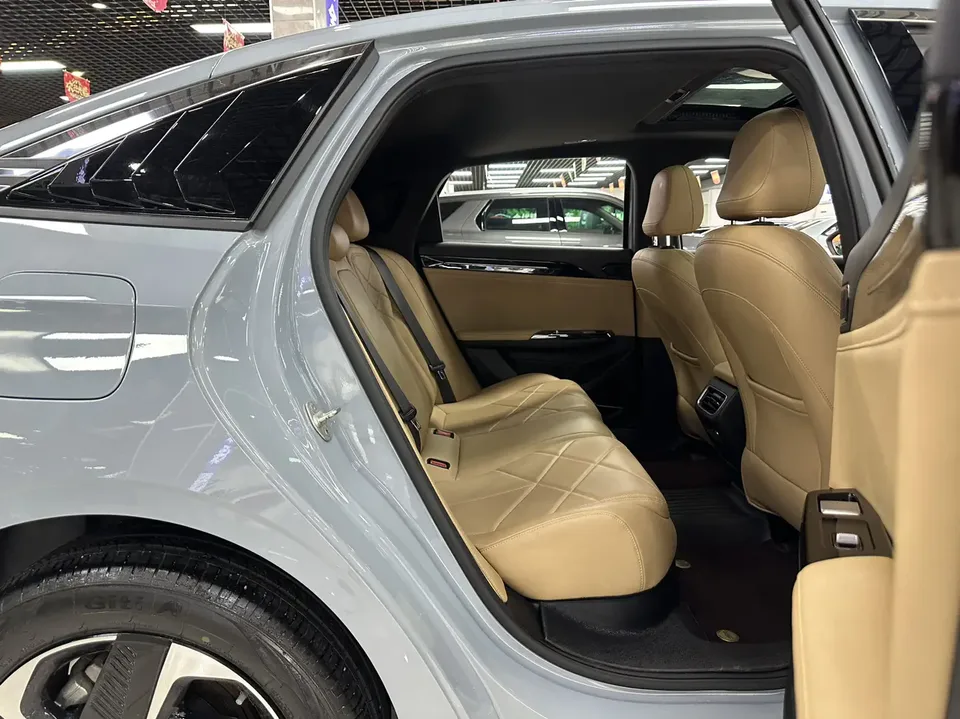Geely Galaxy L6 Galaxy L6 2023 1.5T DHT 60km PLUS 2024 — thumbnail 5