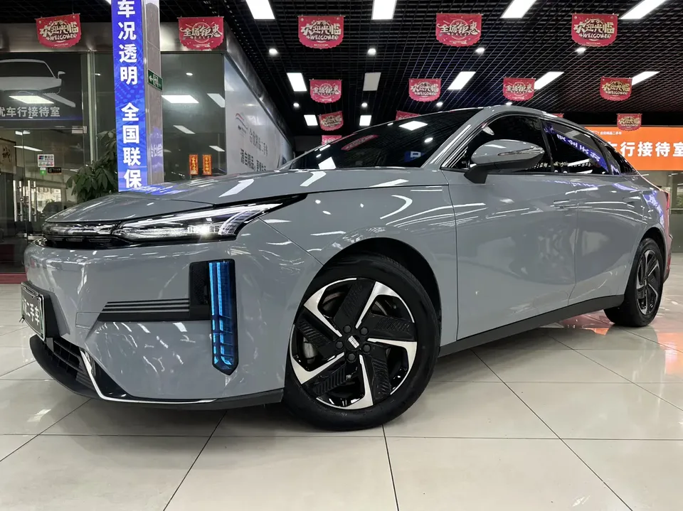 Geely Galaxy L6 Galaxy L6 2023 1.5T DHT 60km PLUS 2024 — photo 1, buy with delivery to Moscow