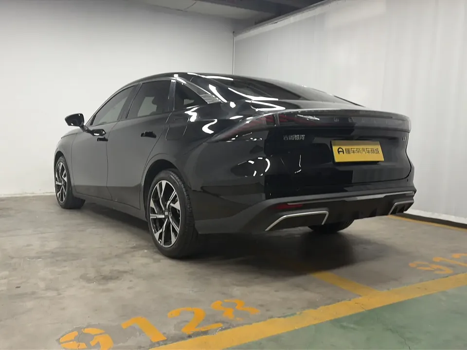 Geely Galaxy L6 Creative Edition 1.5T DHT 125km 2025 — миниатюра 2
