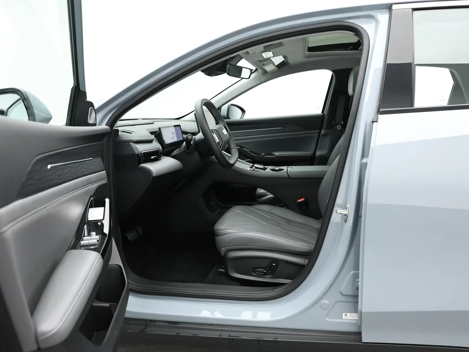 Geely Galaxy L6 1.5 EM-i DHT 140KM Starship Edition 2025 — миниатюра 2