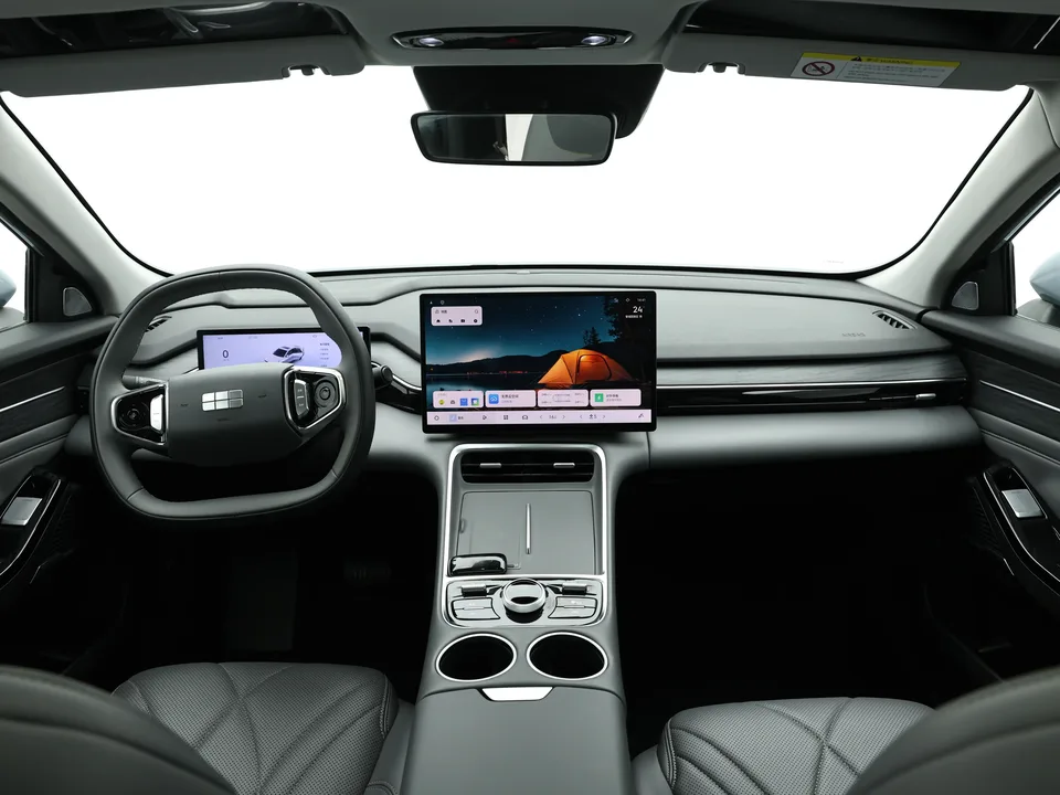 Geely Galaxy L6 1.5 EM-i DHT 140KM Starship Edition 2025 — миниатюра 3