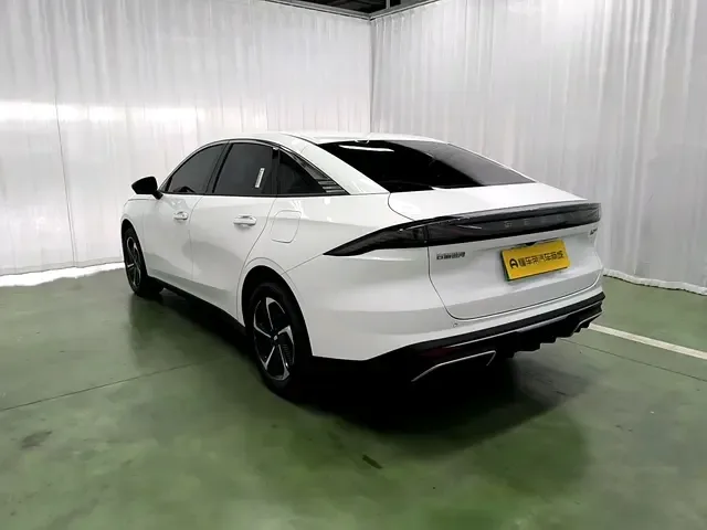 Geely Galaxy L6 1.5 EM-i DHT 140KM Exploration+ Edition 2025 — миниатюра 2