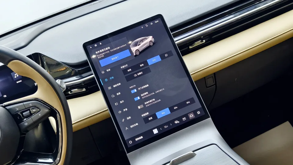 Geely Galaxy L6 Longteng Edition 1.5T DHT 125km PLUS 2024 — миниатюра 5