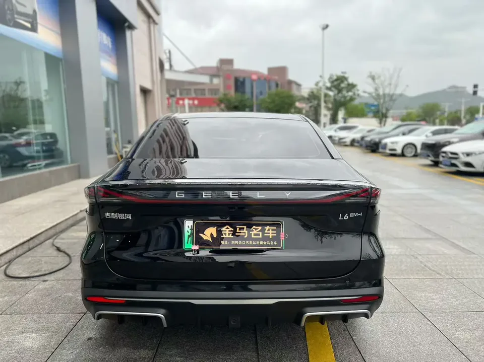 Geely Galaxy L6 1.5 EM-i DHT 140KM Exploration+ Edition 2025 — миниатюра 2