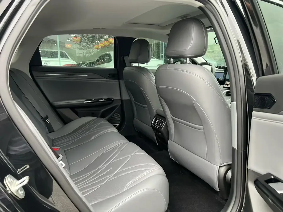 Geely Galaxy L6 1.5 EM-i DHT 140KM Exploration+ Edition 2025 — миниатюра 3