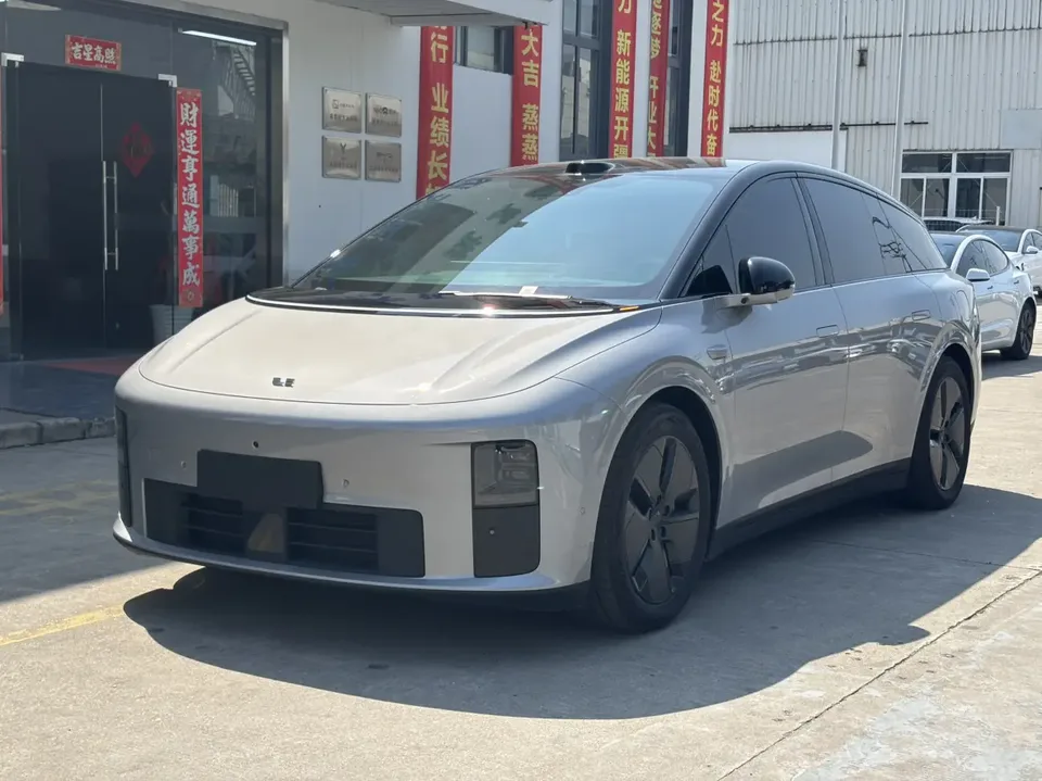 Li Ideal i6 Ideal i6 2025 Two-wheel drive standard version 2025 — photo 1, buy with delivery to Moscow