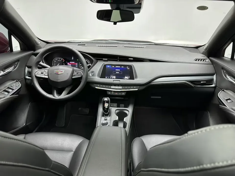 Cadillac XT4 Cadillac XT4 2022 28T two-wheel drive luxury model 2022 — миниатюра 3