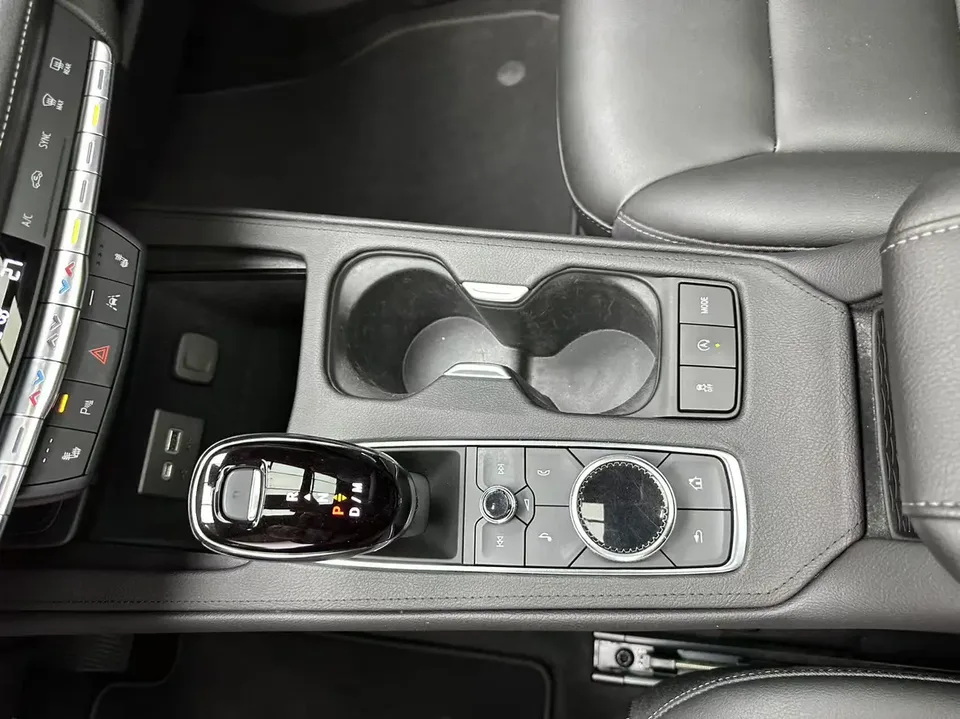 Cadillac XT4 Cadillac XT4 2022 28T two-wheel drive luxury model 2022 — миниатюра 4