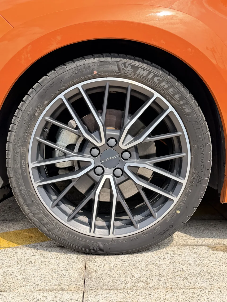 Lynk & Co 02 Hatchback 2.0TD Hatchback Halo (with driving control kit) 2022 — миниатюра 3