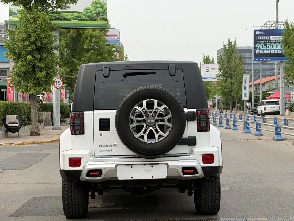 BAIC Beijing Off-road BJ40 2.0T Automatic 4WD City Hunter Glory Edition 2024 — миниатюра 2