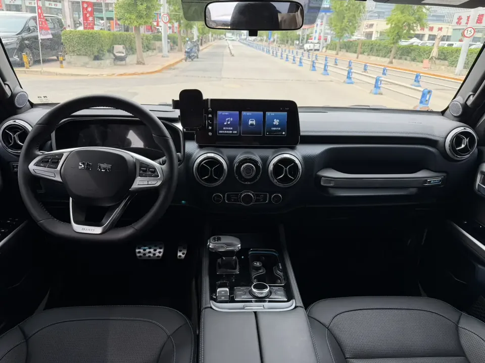 BAIC Beijing Off-road BJ40 2.0T Automatic 4WD City Hunter Glory Edition 2024 — миниатюра 3