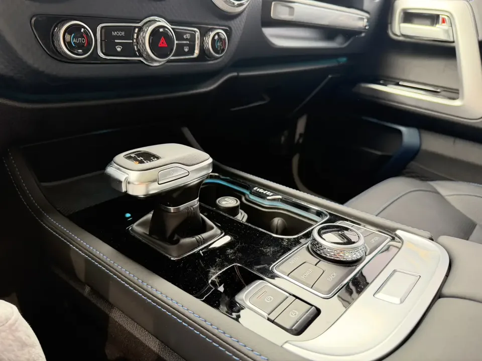BAIC Beijing Off-road BJ40 2.0T Automatic 4WD City Hunter Glory Edition 2024 — миниатюра 4