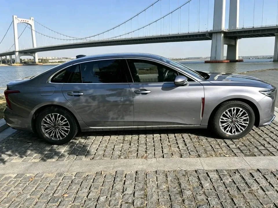 Hongqi H5 Hongqi H5 2023 1.5T DCT Zhilian Qiyue Edition 2023 — миниатюра 2