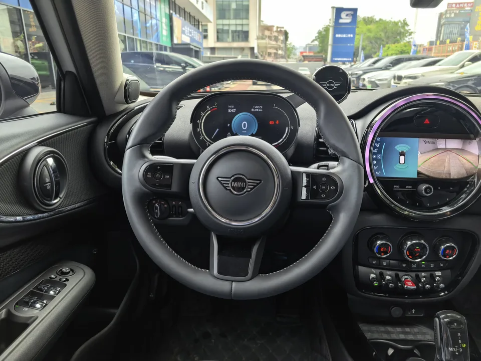 MINI Clubman MINI CLUBMAN 2023 1.5T COOPER Connoisseur 2023 — миниатюра 4