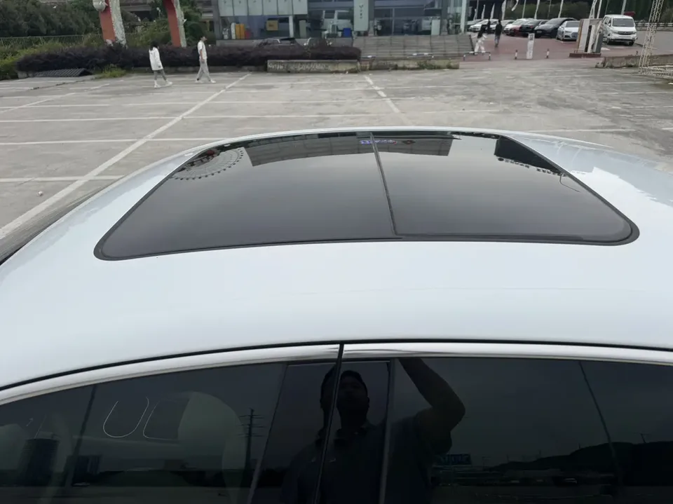 Roewe D7 DMH 125 Excellence Edition 2024 — миниатюра 3