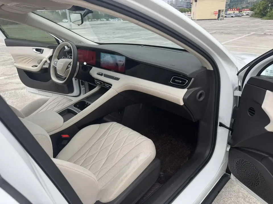 Roewe D7 DMH 125 Excellence Edition 2024 — миниатюра 4