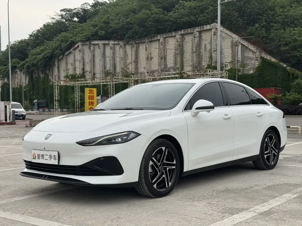 Roewe D7 DMH 2024