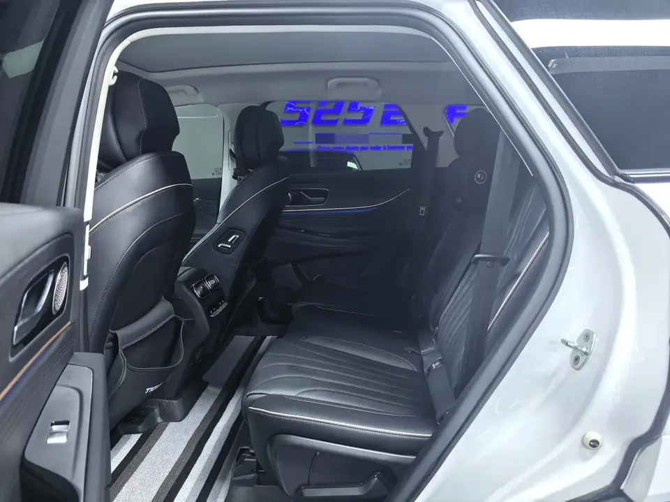 Chery Tiggo 9 2.0T DCT 2WD Luxury Edition 7 Seaters 2023 — миниатюра 3