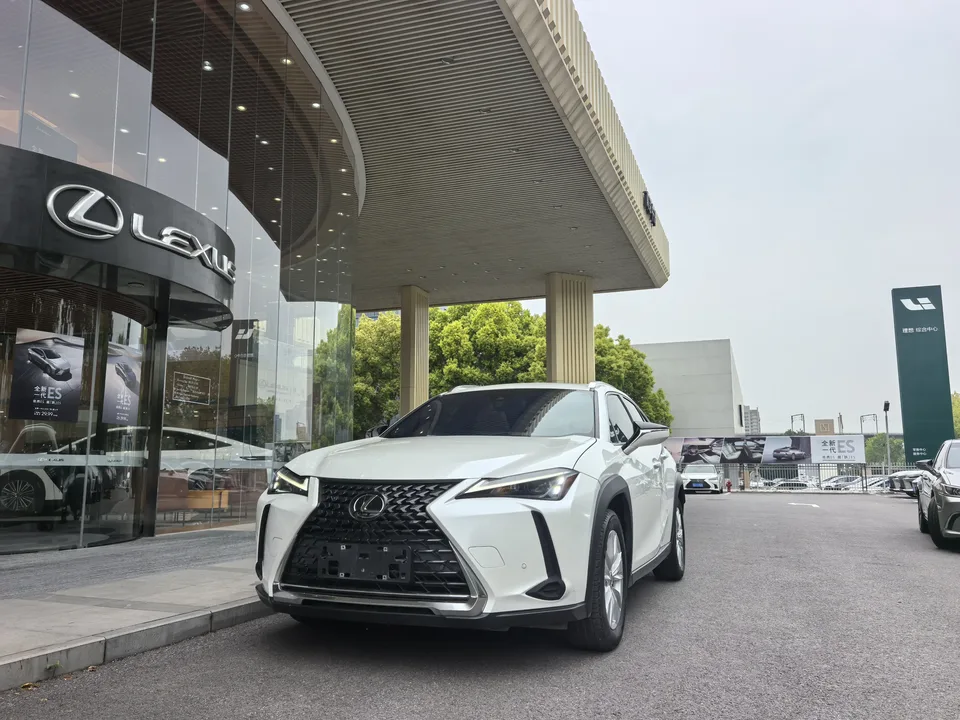 Lexus UX 2023