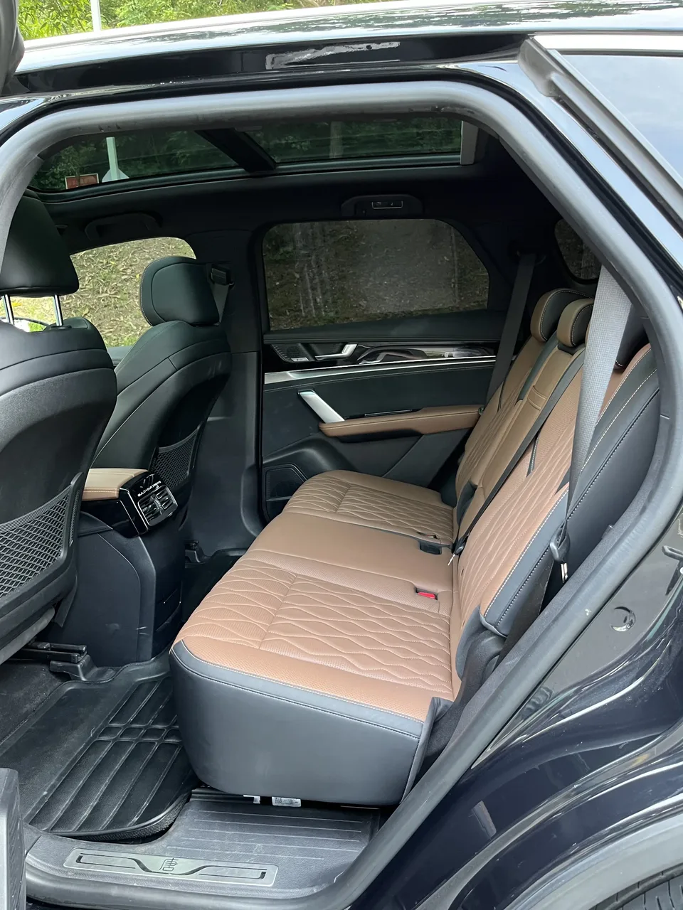 BYD Tang DM DM-i 1.5T 112KM Premium Edition 2022 — миниатюра 3