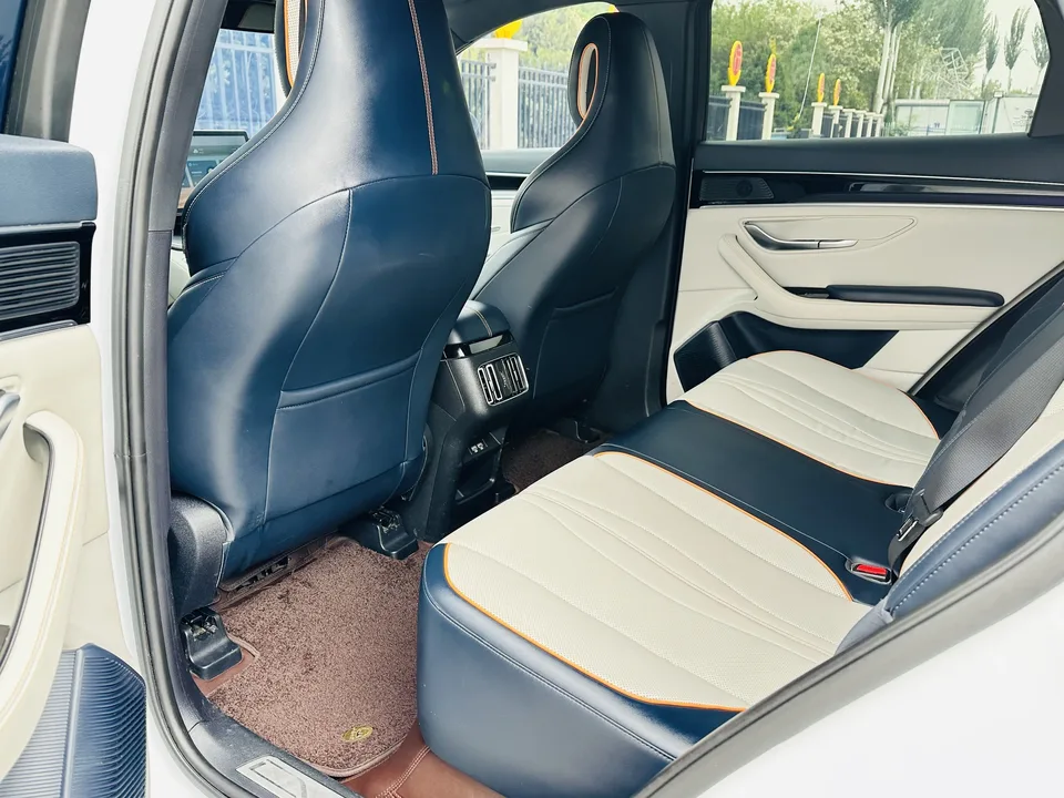 BYD Song PLUS DM DM-i 110KM 2WD Flagship PLUS 2023 — миниатюра 3