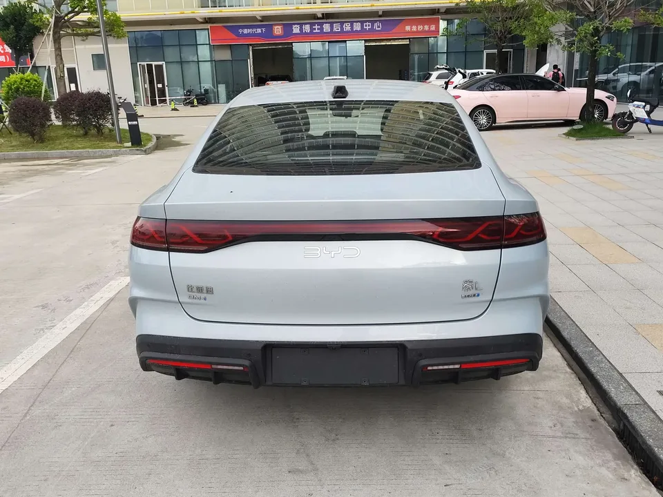 BYD Qin L DM Intelligent Driving Edition DM-i 80KM Leading Edition 2025 — миниатюра 2