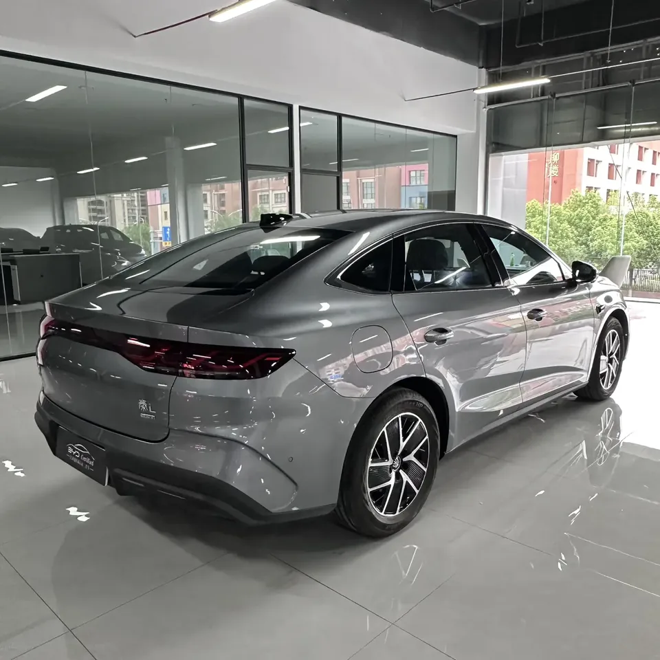 BYD Qin L DM Intelligent Driving Edition DM-i 120KM Leading Edition 2025 — миниатюра 2