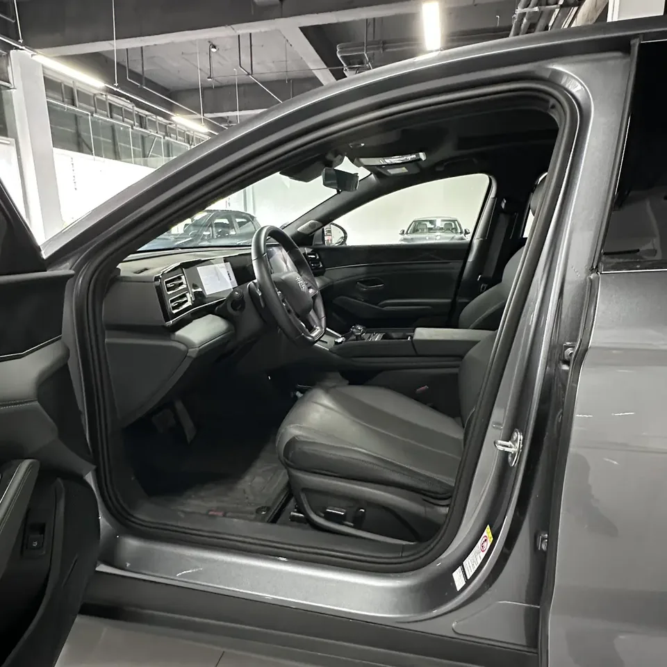 BYD Qin L DM Intelligent Driving Edition DM-i 120KM Leading Edition 2025 — миниатюра 3