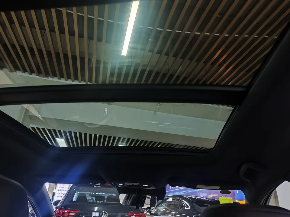 BYD Qin L DM Intelligent Driving Edition DM-i 80KM Beyond Edition 2025 — миниатюра 2