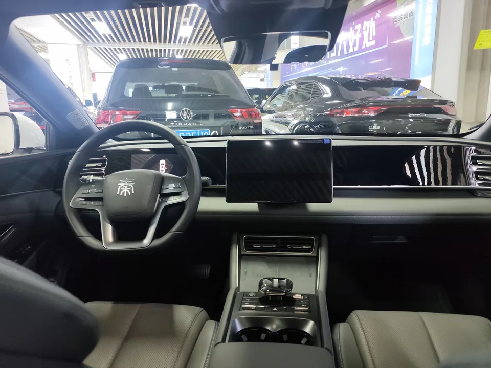 BYD Qin L DM Intelligent Driving Edition DM-i 80KM Beyond Edition 2025 — миниатюра 4