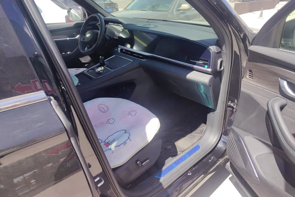 Geely Monjaro Xingyue L 2025 2.0TD High Power Automatic 2WD Dongfang Yao Lanxing Edition 2025 — миниатюра 3