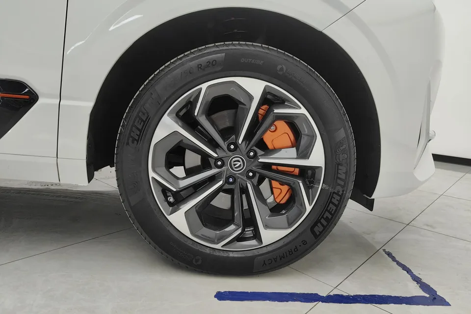 Changan UNI-K Blue Whale iDD 1.5T 130km Excellence Edition 2022 — миниатюра 2