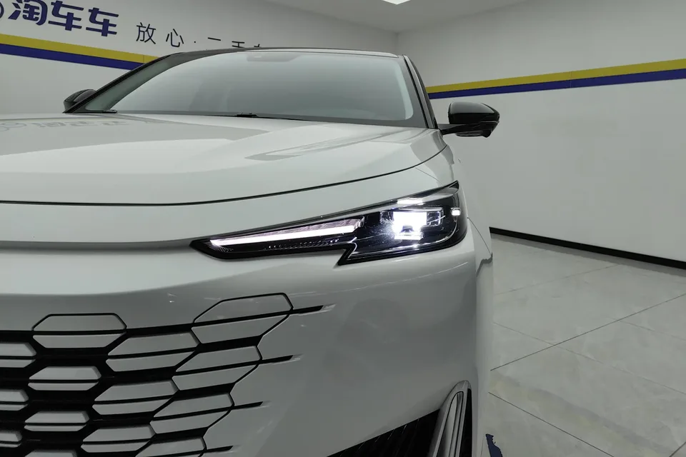 Changan UNI-K Blue Whale iDD 1.5T 130km Excellence Edition 2022 — миниатюра 4