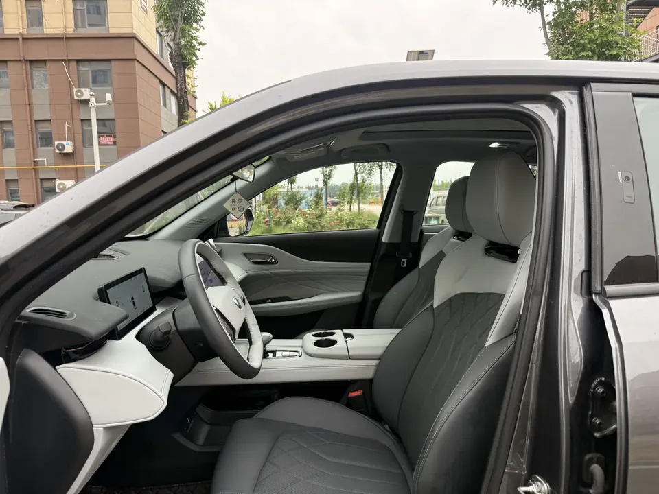 Changan UNI-Z PHEV Blue Whale iDD 125KM Excellence Edition 2024 — миниатюра 5