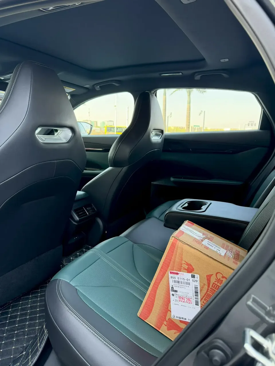 Changan UNI-V Blue Whale iDD 136km Premium Edition 2024 — миниатюра 3