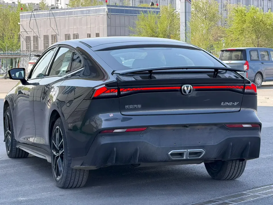 Changan UNI-V Blue Whale iDD 136km Premium Edition 2024 — миниатюра 4