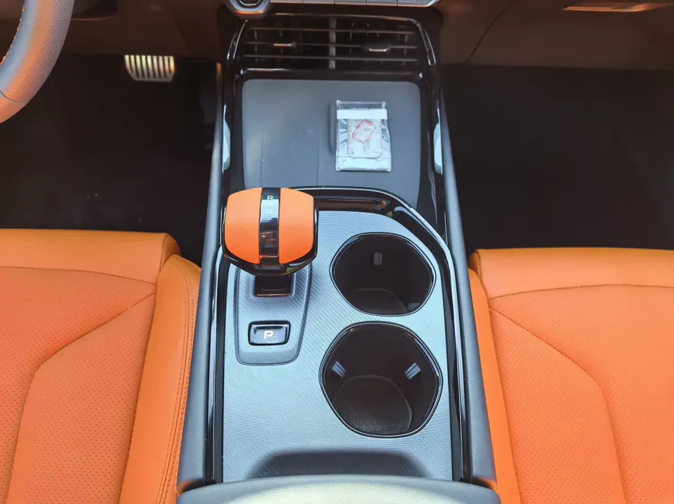 Changan UNI-V 2.0T third-generation JinQing model 2026 — миниатюра 4
