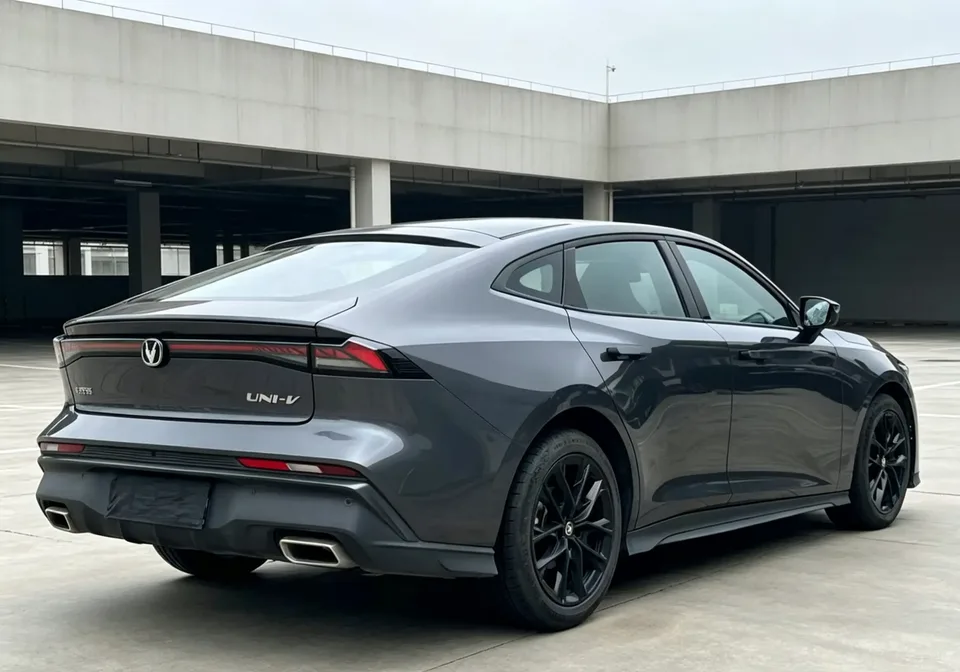 Changan UNI-V 1.5T Premium Edition 2024 — миниатюра 2