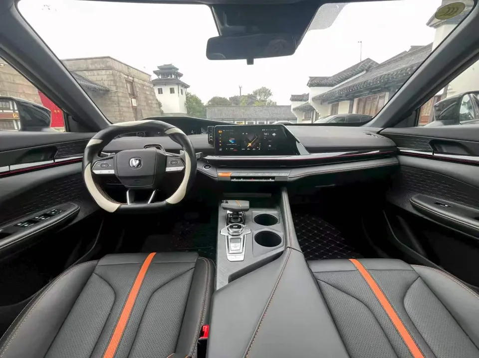 Changan UNI-V 1.5T Premium Edition 2024 — миниатюра 4