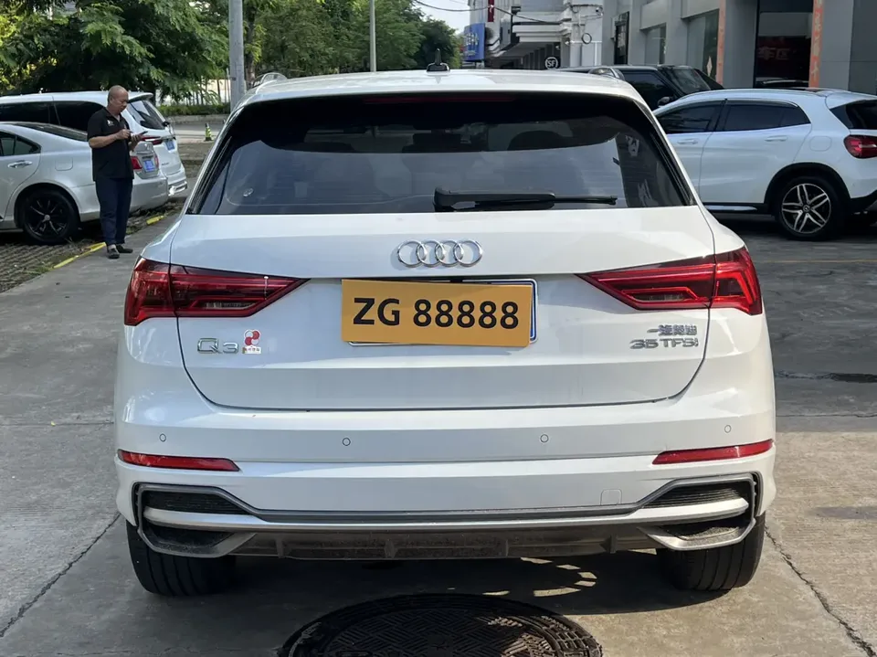 Audi Q3 Audi Q3 2022 35 TFSI aggressive and dynamic model 2022 — миниатюра 2