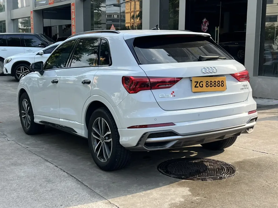 Audi Q3 Audi Q3 2022 35 TFSI aggressive and dynamic model 2022 — миниатюра 4