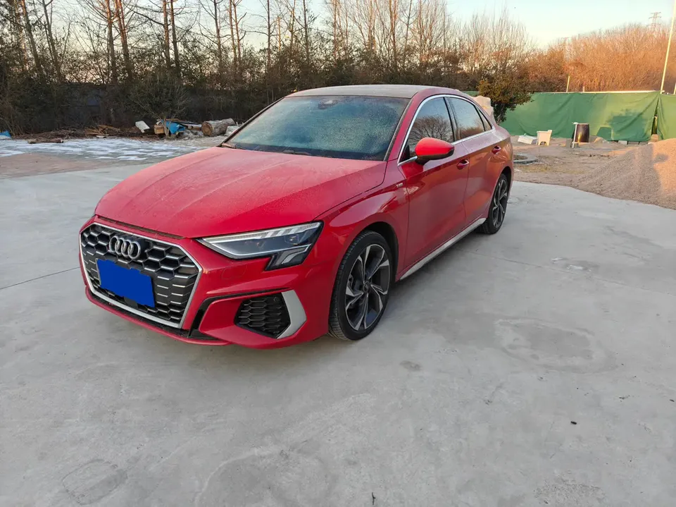 Audi A3 A3L Limousine 35 TFSI Luxury Sports 2023 — фото 1, купить с доставкой в Москву