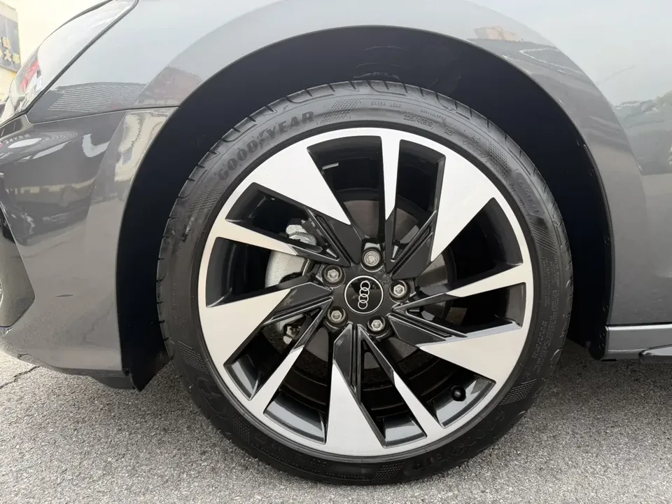 Audi A3 A3L Limousine 35 TFSI Fashion Sports 2022 — миниатюра 4