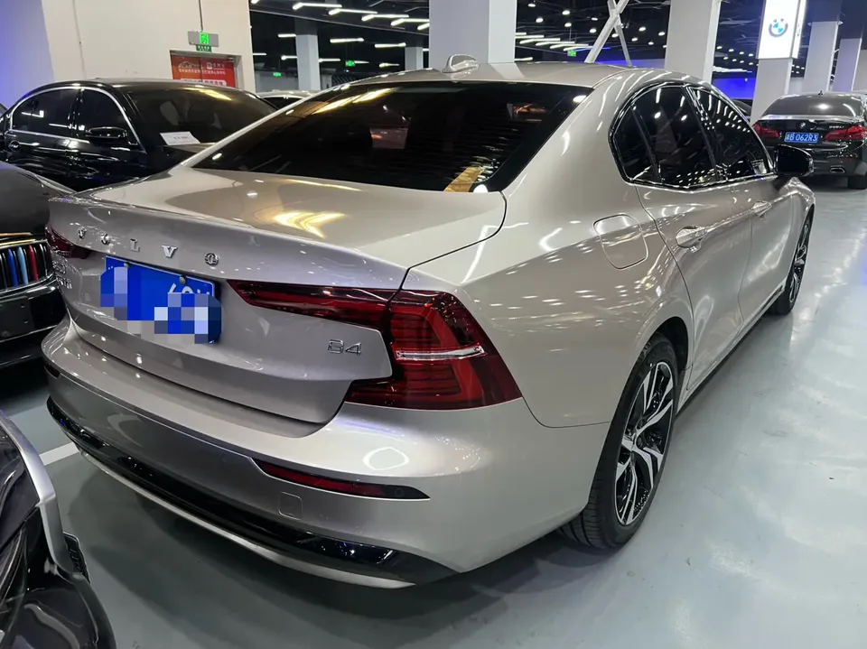 Volvo S60 Volvo S60 2023 B4 Zhiyuan Sports Edition 2022 — миниатюра 2