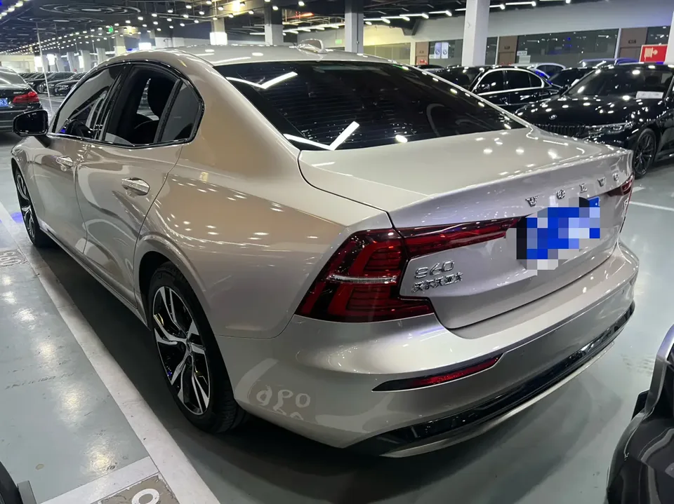 Volvo S60 Volvo S60 2023 B4 Zhiyuan Sports Edition 2022 — миниатюра 4